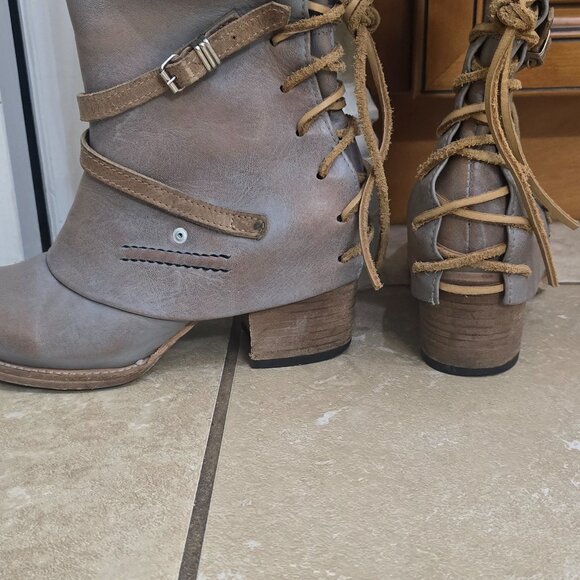 Freebird Cassius boot in taupe - Picture 2 of 4